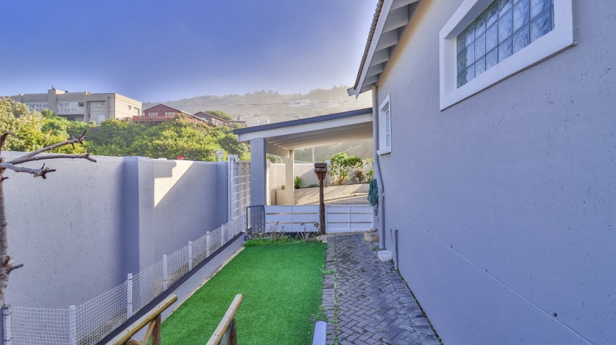 4 Bedroom Property for Sale in Outeniqua Strand Western Cape